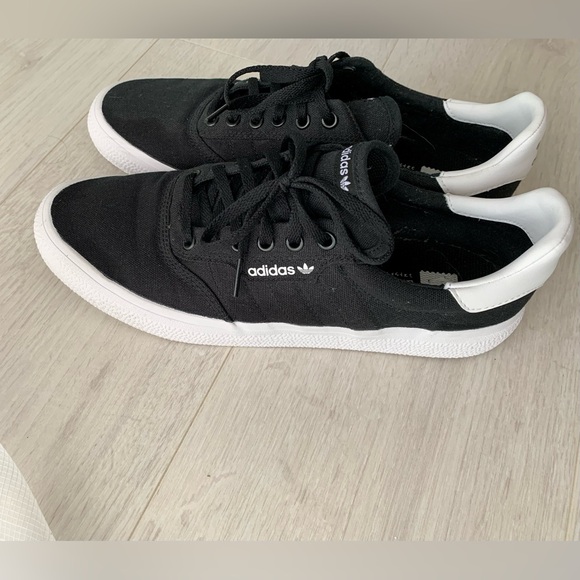 Men’s Adidas shoes - Picture 1 of 5